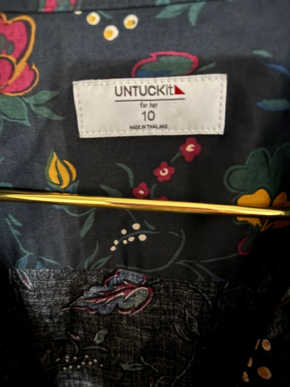 UNTUCKit Navy Floral Button-Front Shirt Size 10 P2P 19” - Picture 4 of 5